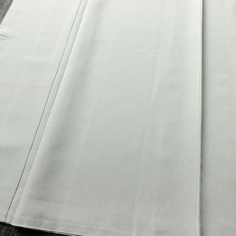 色無地 良品 落款入り 縮緬 一つ紋付き 正絹 無地 袷仕立て 身丈162.5cm 裄丈65cm リサイクル着物 着物 作家物 お茶会 上品 グレー_画像4