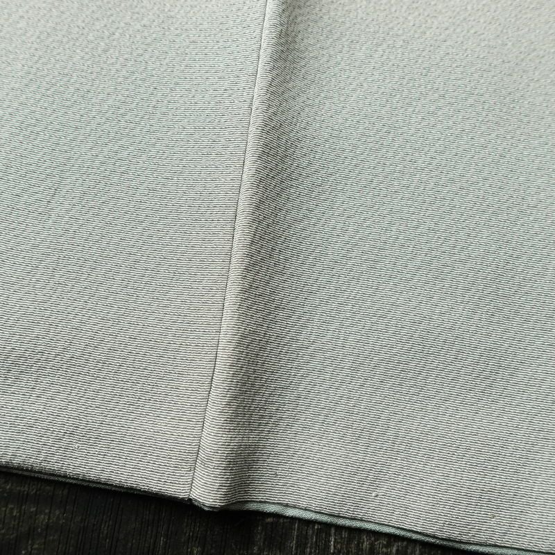 色無地 良品 落款入り 縮緬 一つ紋付き 正絹 無地 袷仕立て 身丈162.5cm 裄丈65cm リサイクル着物 着物 作家物 お茶会 上品 グレー_画像11