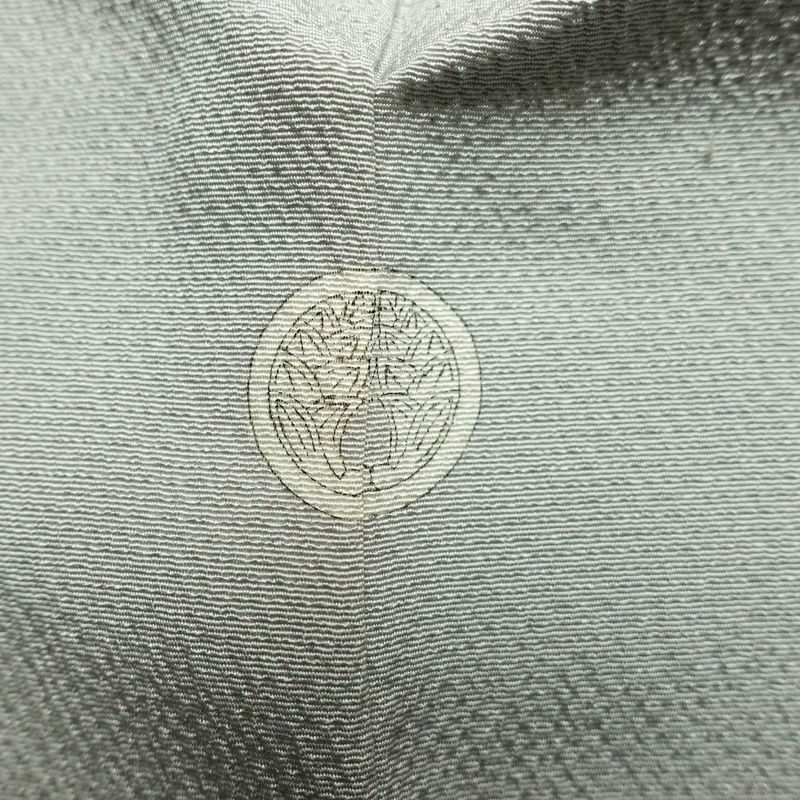 色無地 良品 落款入り 縮緬 一つ紋付き 正絹 無地 袷仕立て 身丈162.5cm 裄丈65cm リサイクル着物 着物 作家物 お茶会 上品 グレー_画像14