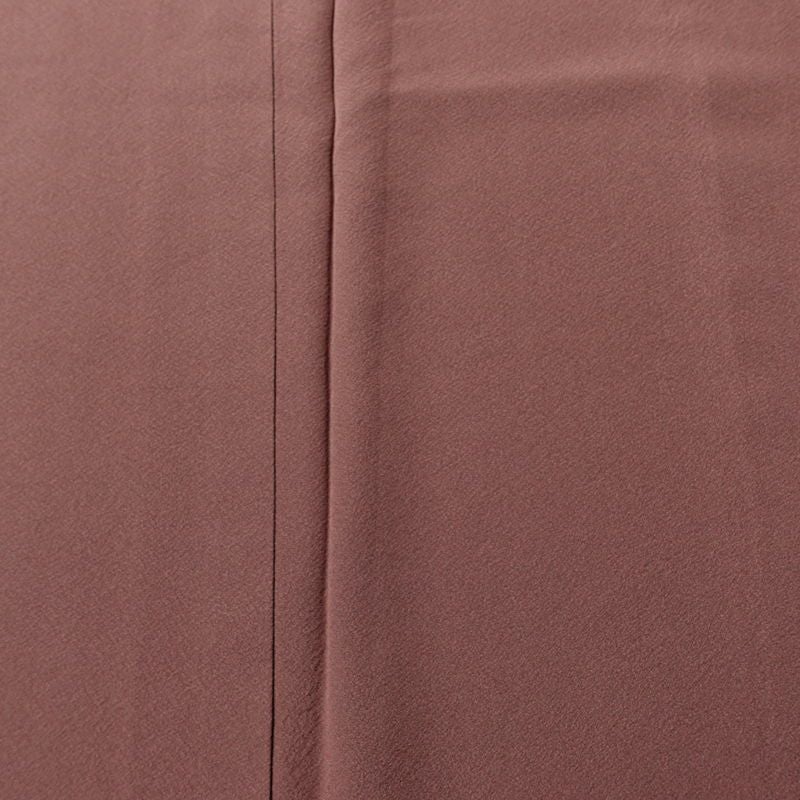 色無地 良品 しつけ糸付き 縮緬 一つ紋付き 正絹 無地 袷仕立て 身丈153cm 裄丈64cm リサイクル着物 着物 共八掛 お茶会 フォーマル 小豆・エンジ_画像6