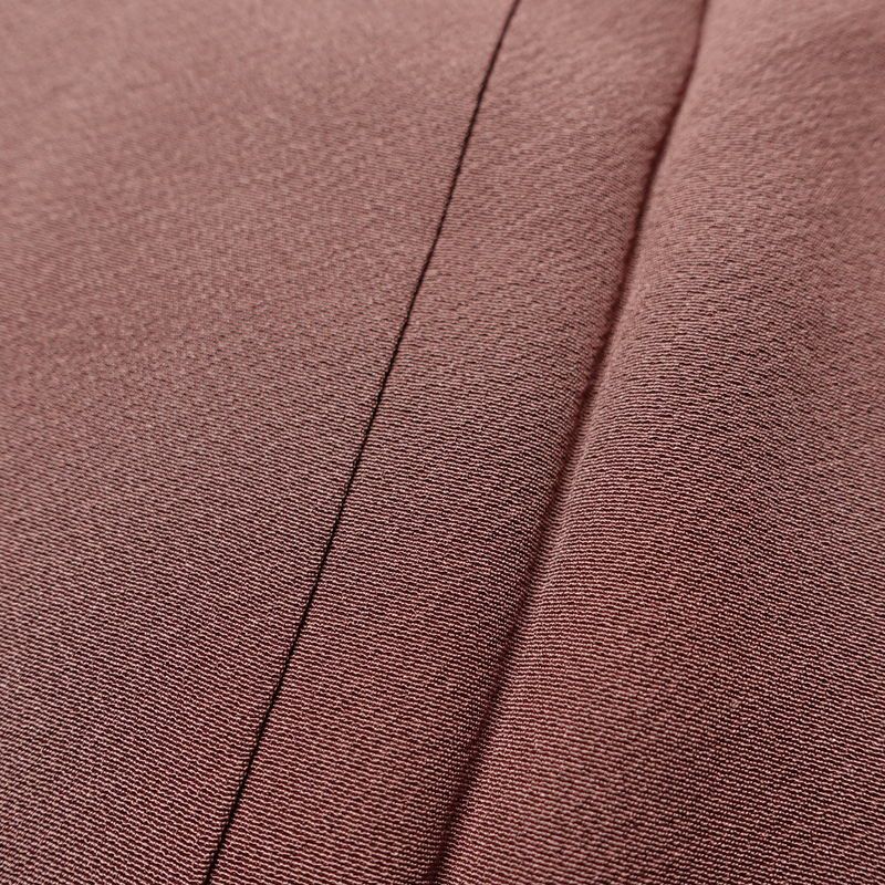 色無地 良品 しつけ糸付き 縮緬 一つ紋付き 正絹 無地 袷仕立て 身丈153cm 裄丈64cm リサイクル着物 着物 共八掛 お茶会 フォーマル 小豆・エンジ_画像7