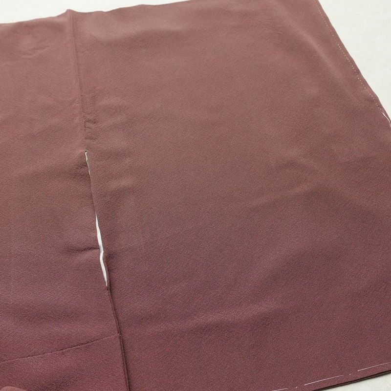 色無地 良品 しつけ糸付き 縮緬 一つ紋付き 正絹 無地 袷仕立て 身丈153cm 裄丈64cm リサイクル着物 着物 共八掛 お茶会 フォーマル 小豆・エンジ_画像14