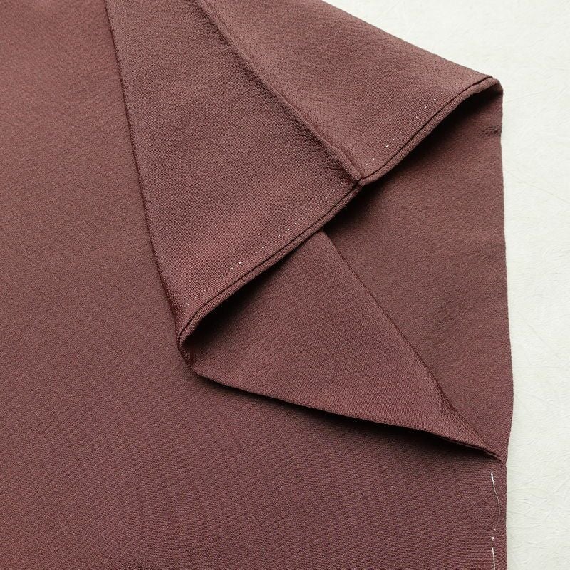 色無地 良品 しつけ糸付き 縮緬 一つ紋付き 正絹 無地 袷仕立て 身丈153cm 裄丈64cm リサイクル着物 着物 共八掛 お茶会 フォーマル 小豆・エンジ_画像15