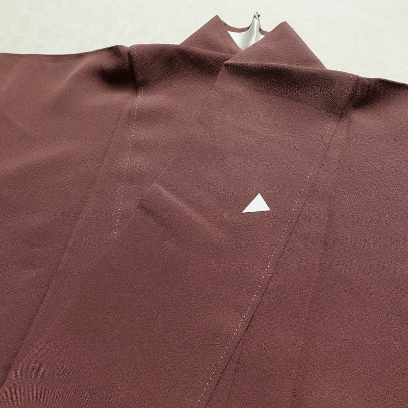 色無地 良品 しつけ糸付き 縮緬 一つ紋付き 正絹 無地 袷仕立て 身丈153cm 裄丈64cm リサイクル着物 着物 共八掛 お茶会 フォーマル 小豆・エンジ_画像17