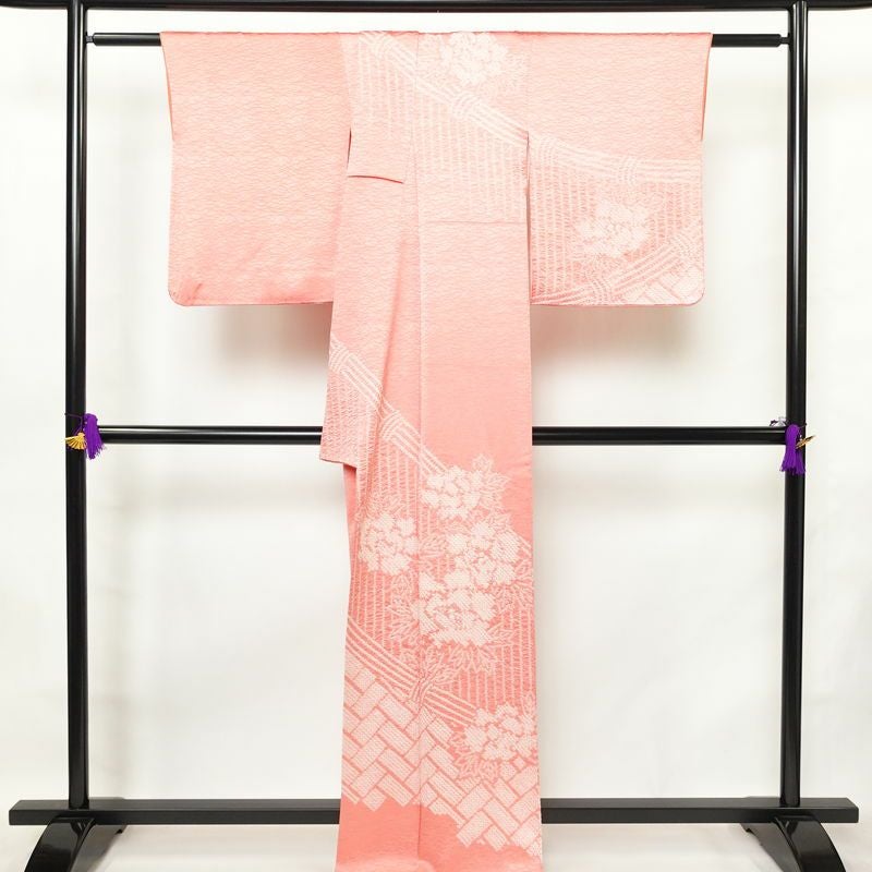 訪問着 絞り 綸子 正絹 古典柄 袷仕立て 身丈164cm 裄丈66.5cm リサイクル着物 着物 フォーマル 粋 ピンク_画像2