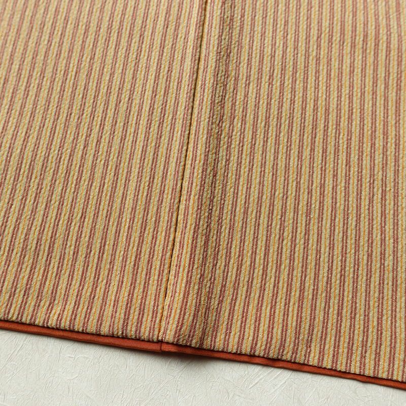 単衣 小紋 縮緬 ポリエステル 縞柄・線柄 単衣仕立て 身丈160cm 裄丈67cm リサイクル着物 着物 シンプル ベージュ_画像11