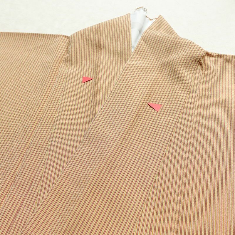 単衣 小紋 縮緬 ポリエステル 縞柄・線柄 単衣仕立て 身丈160cm 裄丈67cm リサイクル着物 着物 シンプル ベージュ_画像16