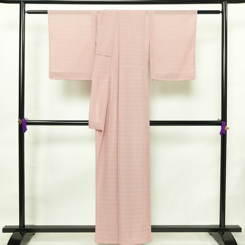 盛夏 色無地 しつけ糸付き 一つ紋付き ポリエステル その他の柄 単衣仕立て 身丈158cm 裄丈64.5cm リサイクル着物 着物 薄物 ピンク_画像2