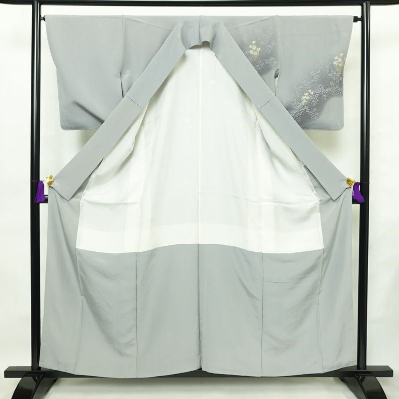 付け下げ 一つ紋付き 正絹 花柄 袷仕立て 身丈158cm 裄丈64.5cm リサイクル着物 着物 箔 入学式 卒業式 七五三 お宮参り フォーマル 上品 グレー_画像3