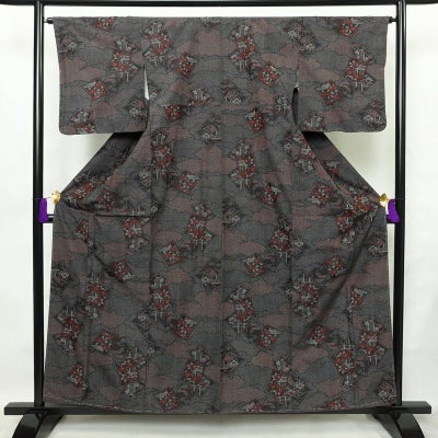 紬 美品 しつけ糸付き 華文紬 手織つむぎ 正絹 古典柄 袷仕立て 身丈158.5cm 裄丈64cm リサイクル着物 着物 黒