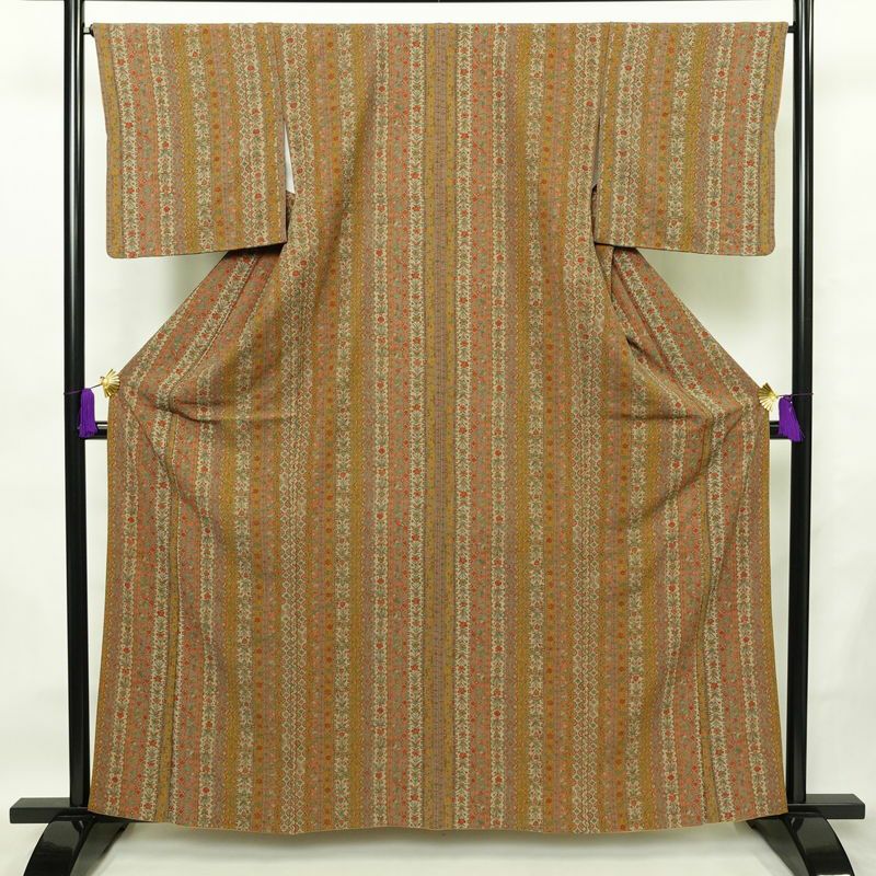 小紋 縮緬 総柄 ポリエステル 縞柄・線柄 袷仕立て 身丈161cm 裄丈65.5cm リサイクル着物 着物 多色使い_画像1