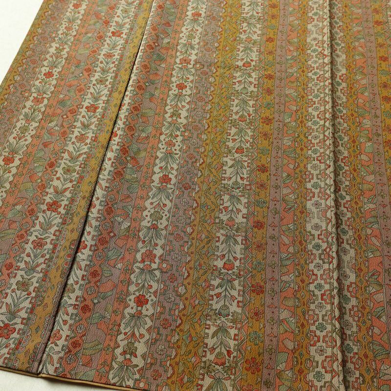 小紋 縮緬 総柄 ポリエステル 縞柄・線柄 袷仕立て 身丈161cm 裄丈65.5cm リサイクル着物 着物 多色使い_画像4