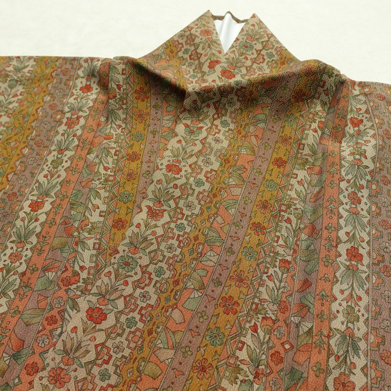 小紋 縮緬 総柄 ポリエステル 縞柄・線柄 袷仕立て 身丈161cm 裄丈65.5cm リサイクル着物 着物 多色使い_画像16