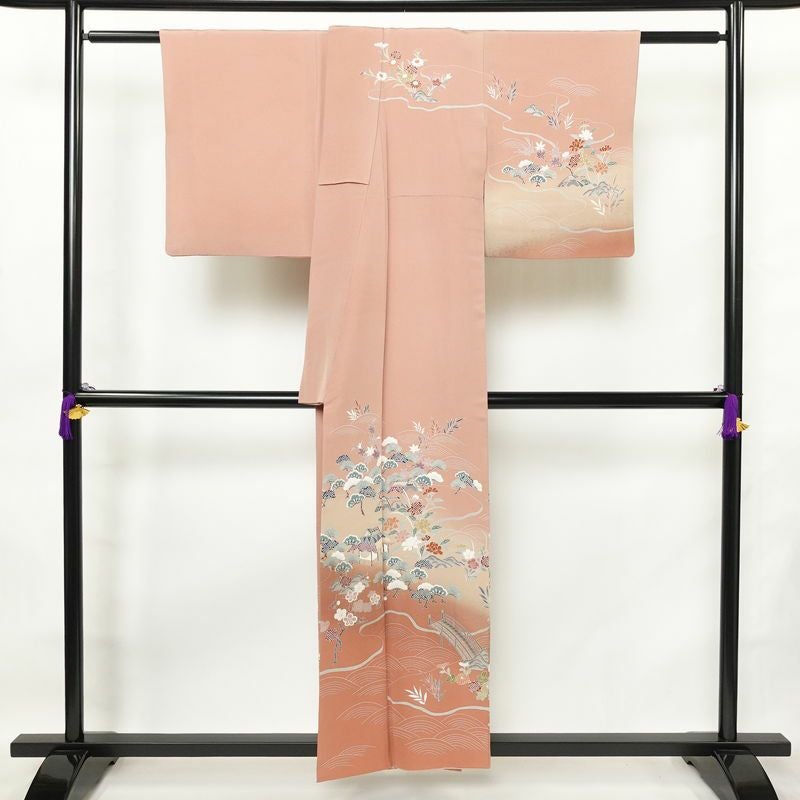 訪問着 縮緬 一つ紋付き 伊達衿付き 正絹 風景柄 袷仕立て 身丈155cm 裄丈63cm リサイクル着物 着物 箔 入学式 卒業式 七五三 お宮参り フォーマル 共八掛 上品 くすみピンク ピンク_画像2