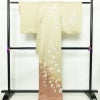 訪問着 良品 正絹 古典柄 袷仕立て 身丈164cm 裄丈68cm リサイクル着物 着物 箔 入学式 卒業式 七五三 お宮参り 盛り上げ箔 フォーマル 松 菊 ベージュ_画像2