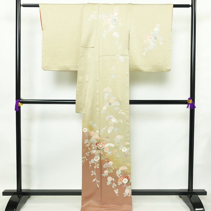 訪問着 良品 正絹 古典柄 袷仕立て 身丈164cm 裄丈68cm リサイクル着物 着物 箔 入学式 卒業式 七五三 お宮参り 盛り上げ箔 フォーマル 松 菊 ベージュ_画像2