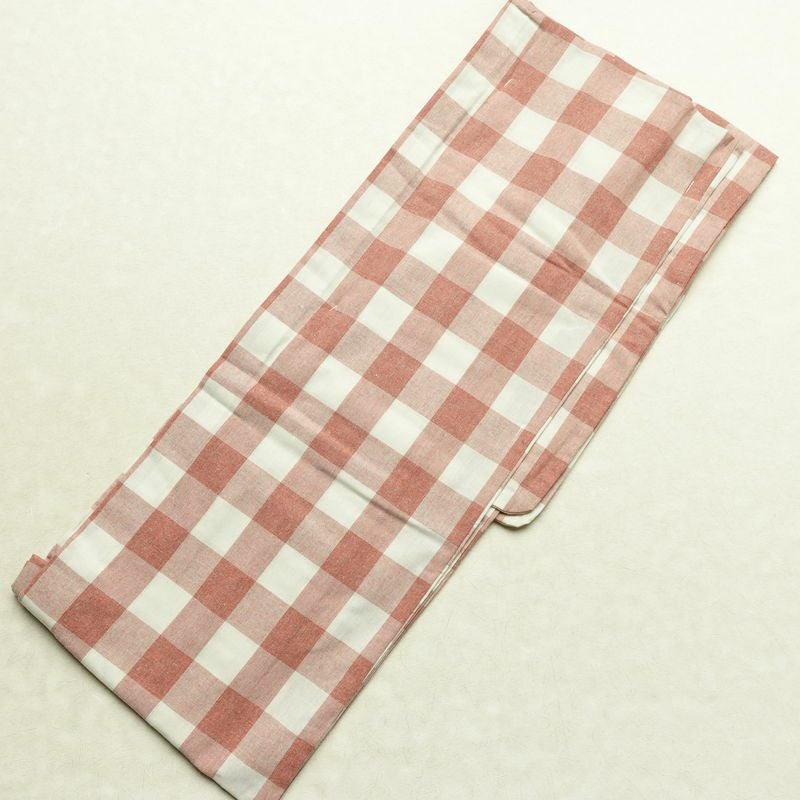 単衣着物 カジュアルきもの 単衣 美品 しつけ糸付き 混紡 チェック・格子柄 単衣仕立て 身丈160cm 裄丈66cm 着物 シンプル カジュアル 薄紅 ピンク_画像2