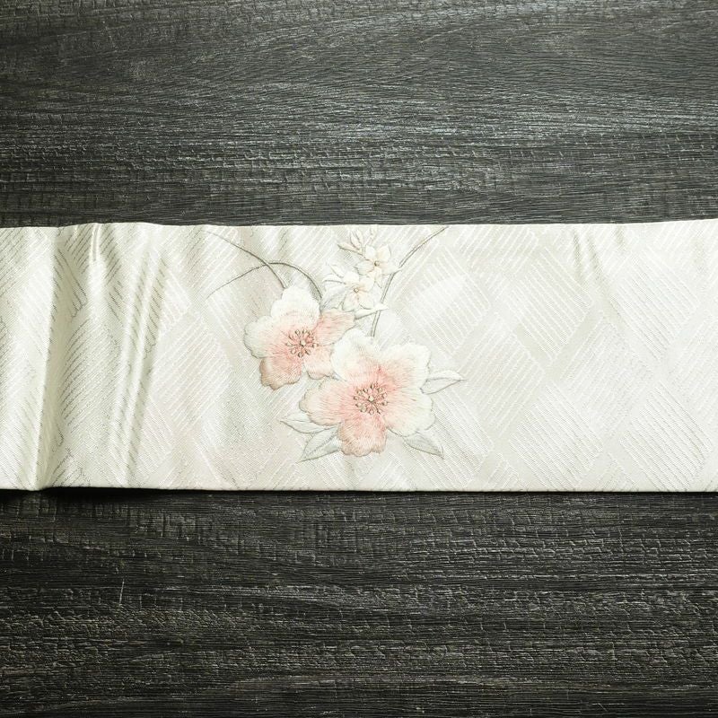 名古屋帯 太鼓柄 美品 正絹 花柄 名古屋仕立て なごや帯 リサイクル帯 帯 刺繍 箔 未使用品 桜 金・銀_画像13