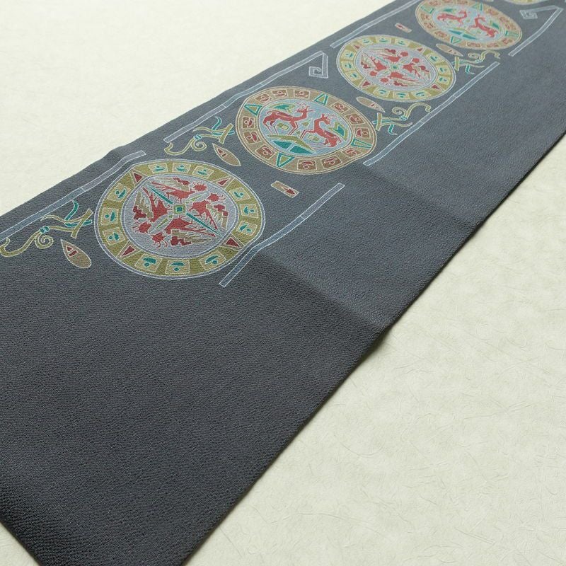 名古屋帯 全通柄 良品 縮緬 正絹 幾何学柄・抽象柄 名古屋仕立て なごや帯 リサイクル帯 くすみブルー 帯 青・紺_画像8