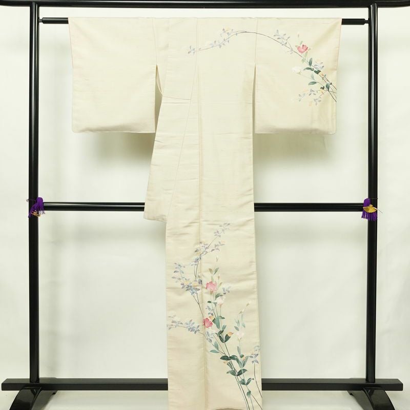 訪問着 加賀友禅 紬訪問着 元子 落款入り 正絹 花柄 袷仕立て 身丈160.5cm 裄丈68cm リサイクル着物 一部しつけ糸付き 着物 紬地 クリーム_画像2