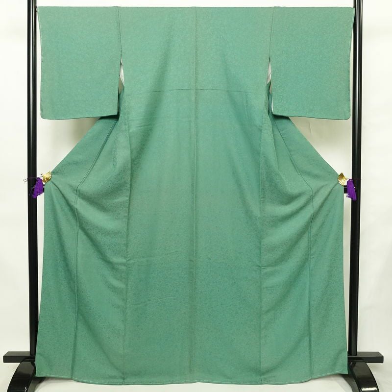 色無地 しつけ糸付き 正絹 木の葉・植物柄 袷仕立て 身丈167.5cm 裄丈67.5cm リサイクル着物 着物 緑・うぐいす色_画像1