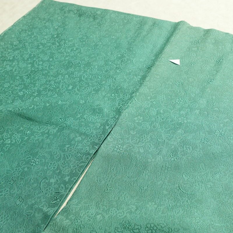 色無地 しつけ糸付き 正絹 木の葉・植物柄 袷仕立て 身丈167.5cm 裄丈67.5cm リサイクル着物 着物 緑・うぐいす色_画像15