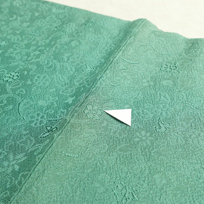 色無地 しつけ糸付き 正絹 木の葉・植物柄 袷仕立て 身丈167.5cm 裄丈67.5cm リサイクル着物 着物 緑・うぐいす色_画像16