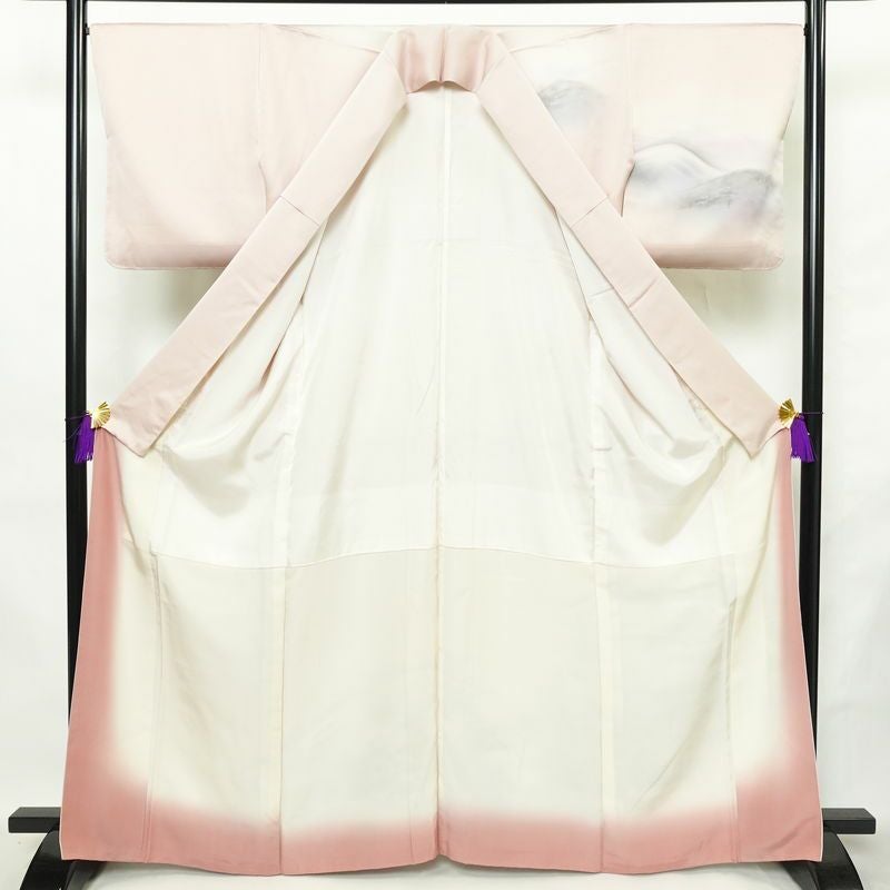 付け下げ 一つ紋付き 正絹 風景柄 袷仕立て 身丈165cm 裄丈66.5cm リサイクル着物 一部しつけ糸付き 着物 ピンク_画像3