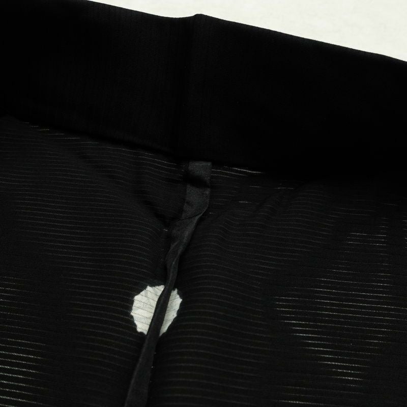 喪服 美品 夏喪服 夏用 絽 落款入り しつけ糸付き 五つ紋付き 正絹 無地 単衣仕立て 身丈165cm 裄丈67cm リサイクル着物 着物 未使用品 黒_画像7