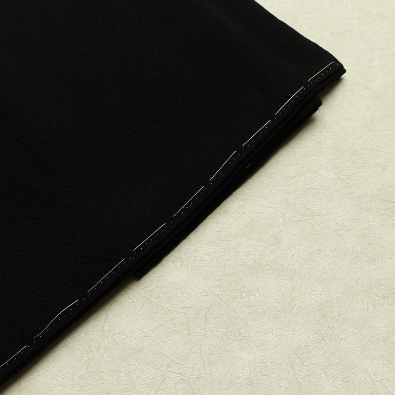 喪服 美品 袷喪服 落款入り しつけ糸付き 縮緬 五つ紋付き トールサイズ 正絹 無地 袷仕立て 身丈172cm 裄丈71cm リサイクル着物 着物 未使用品 黒_画像2
