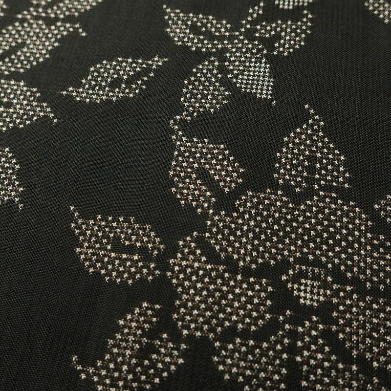 大島紬 証紙なし 正絹 花柄 袷仕立て 身丈155.5cm 裄丈63cm リサイクル着物 着物 黒_画像8