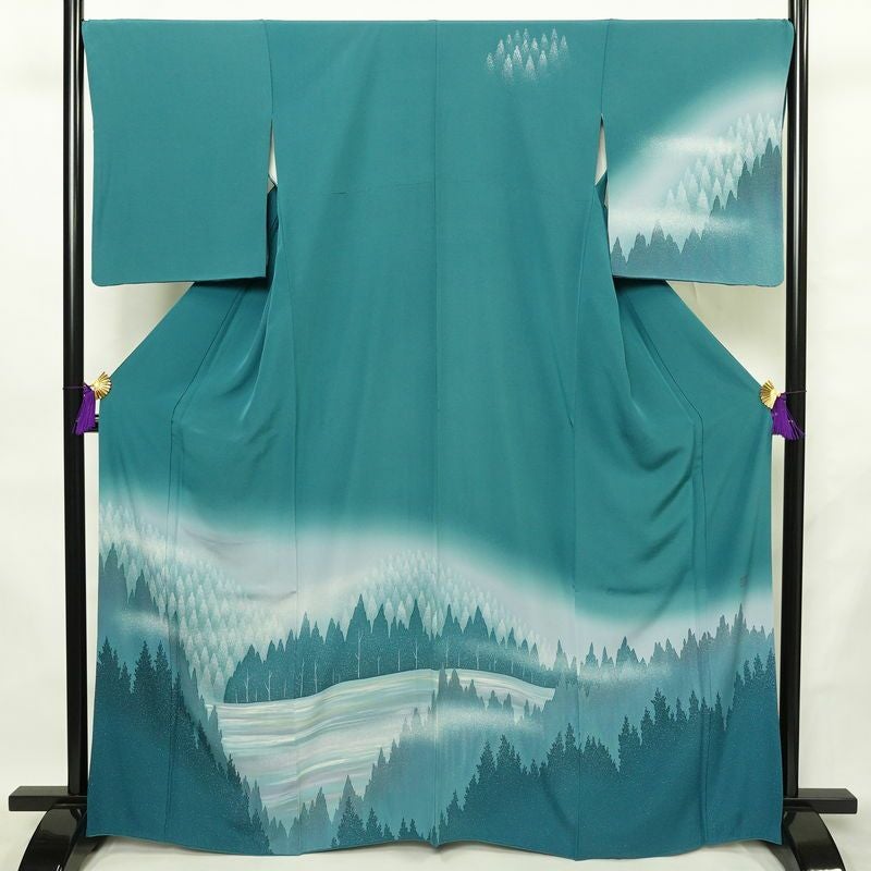 訪問着 おかべみつこ 良品 落款入り 縮緬 正絹 風景柄 袷仕立て 身丈165cm 裄丈68.5cm リサイクル着物 着物 シンプル 緑・うぐいす色_画像1