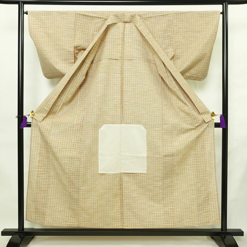 単衣 紬 良品 バチ衿仕立て 正絹 チェック・格子柄 単衣仕立て 身丈154.5cm 裄丈65cm リサイクル着物 着物 カジュアル ベージュ_画像3