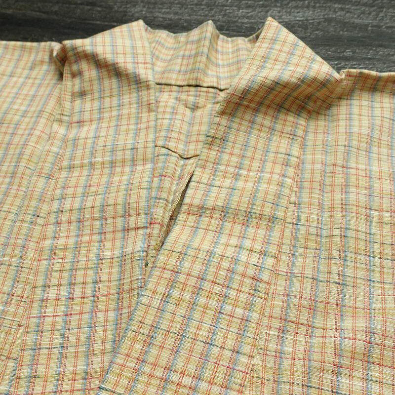 単衣 紬 良品 バチ衿仕立て 正絹 チェック・格子柄 単衣仕立て 身丈154.5cm 裄丈65cm リサイクル着物 着物 カジュアル ベージュ_画像17