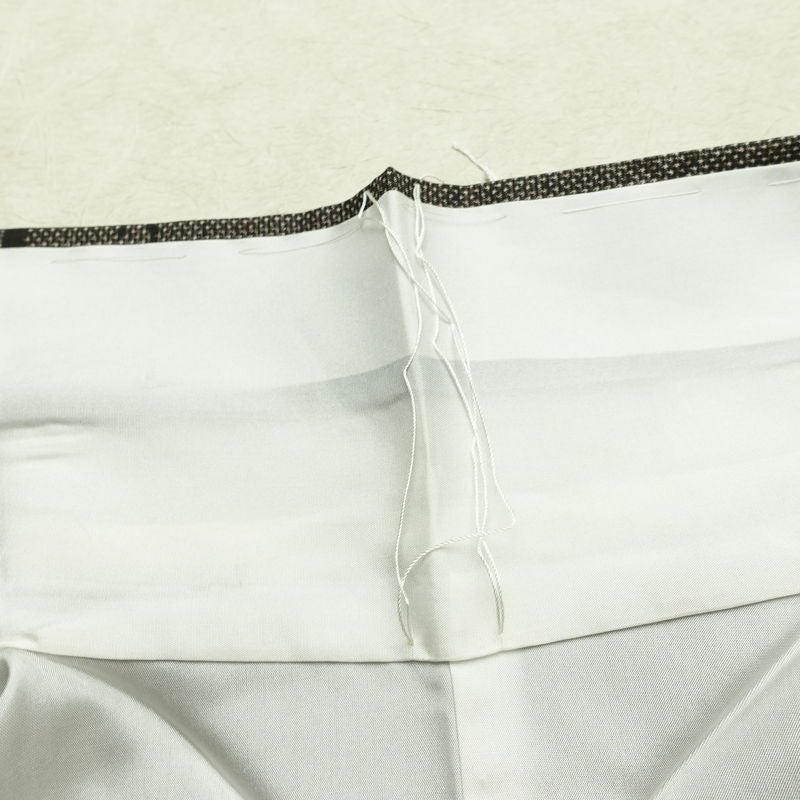 大島紬 古代染色 純泥染 美品 証紙あり しつけ糸付き 正絹 花柄 袷仕立て 身丈158cm 裄丈62.5cm リサイクル着物 着物 茶_画像18