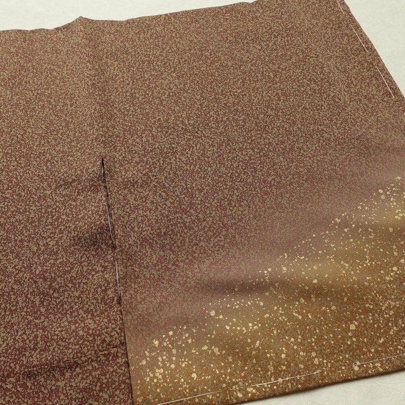 付け下げ 美品 しつけ糸付き 一つ紋付き 正絹 その他の柄 袷仕立て 身丈151cm 裄丈63cm リサイクル着物 箔 共八掛 卒業式 パーティー フォーマル モダン 茶_画像15