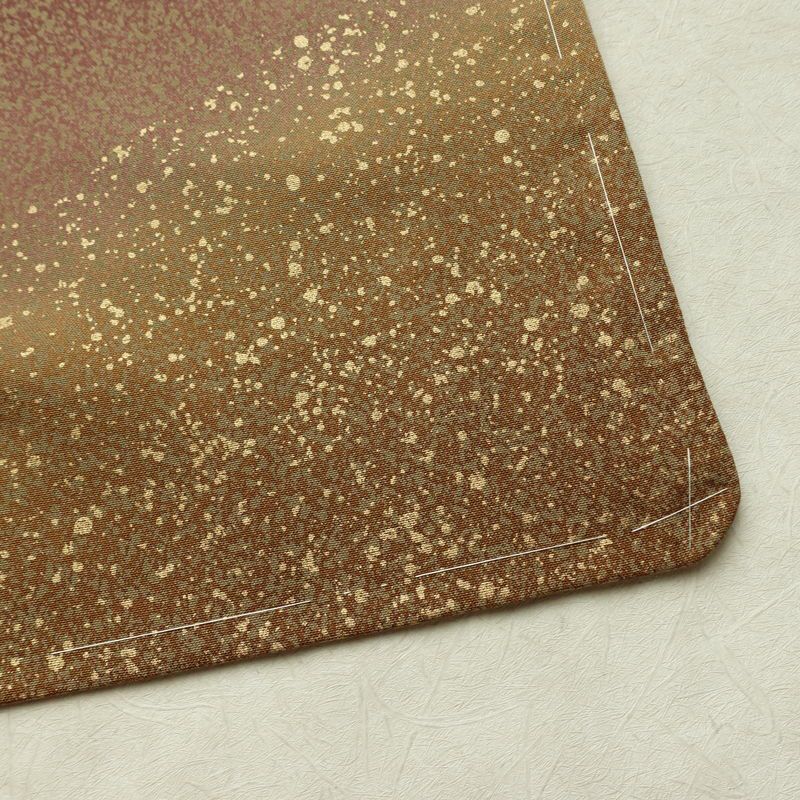 付け下げ 美品 しつけ糸付き 一つ紋付き 正絹 その他の柄 袷仕立て 身丈151cm 裄丈63cm リサイクル着物 箔 共八掛 卒業式 パーティー フォーマル モダン 茶_画像17