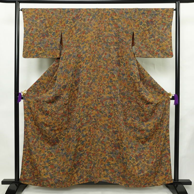 単衣 小紋 良品 縮緬 総柄 正絹 花柄 単衣仕立て 身丈159cm 裄丈66cm リサイクル着物 着物 菊 黄・黄土色_画像1