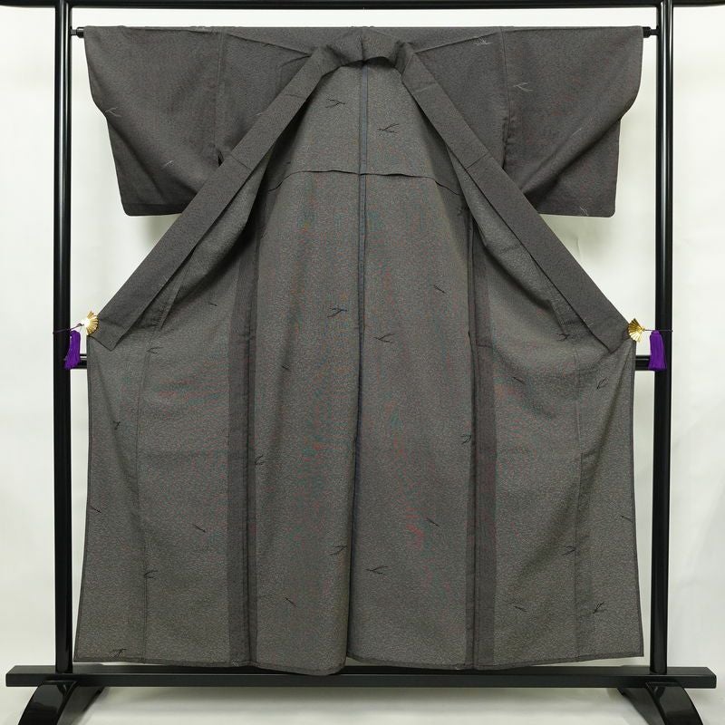 単衣 紬 バチ衿仕立て 正絹 木の葉・植物柄 単衣仕立て 身丈156cm 裄丈63.5cm リサイクル着物 着物 薄物 グレー_画像3