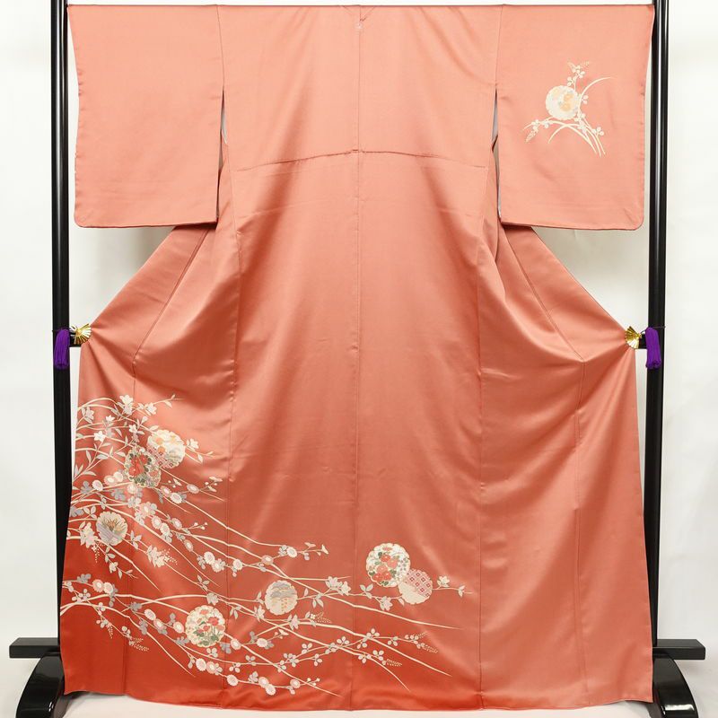 付け下げ 良品 綸子 一つ紋付き トールサイズ 正絹 花柄 袷仕立て 身丈169cm 裄丈68cm リサイクル着物 着物 箔 金彩 入学式 卒業式 結婚式 七五三 パーティー お宮参り フォーマル 菊 ピンク_画像1