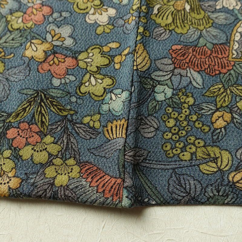 単衣 小紋 良品 縮緬 総柄 正絹 花柄 単衣仕立て 身丈157.5cm 裄丈64cm リサイクル着物 着物 青・紺_画像12