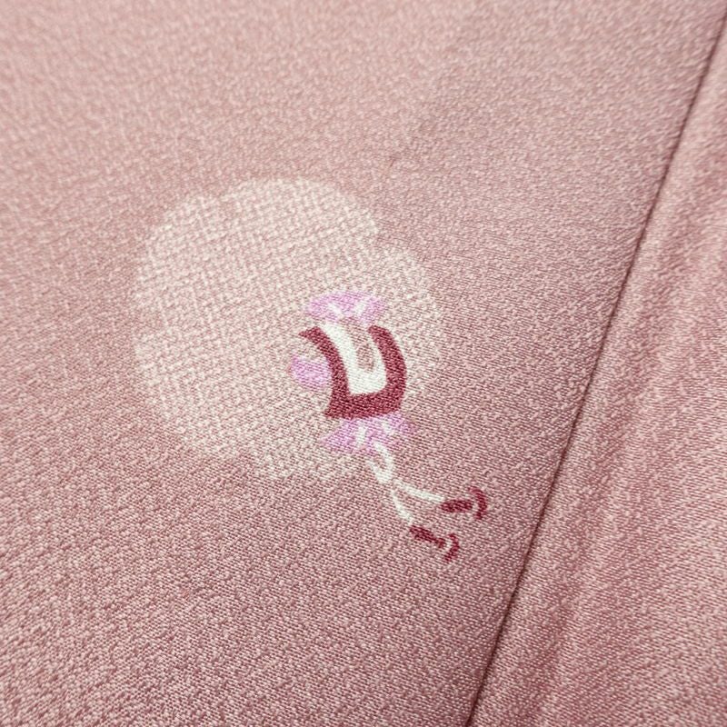 単衣 小紋 美品 しつけ糸付き 飛び柄 ポリエステル 古典柄 単衣仕立て 身丈168cm 裄丈68cm リサイクル着物 着物 シンプル ピンク_画像8