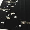 付け下げ 良品 しつけ糸付き 縮緬 正絹 古典柄 袷仕立て 身丈168.5cm 裄丈68cm リサイクル着物 着物 刺繍 箔 共八掛 卒業式 パーティー フォーマル シンプル 松 桜 黒_画像4