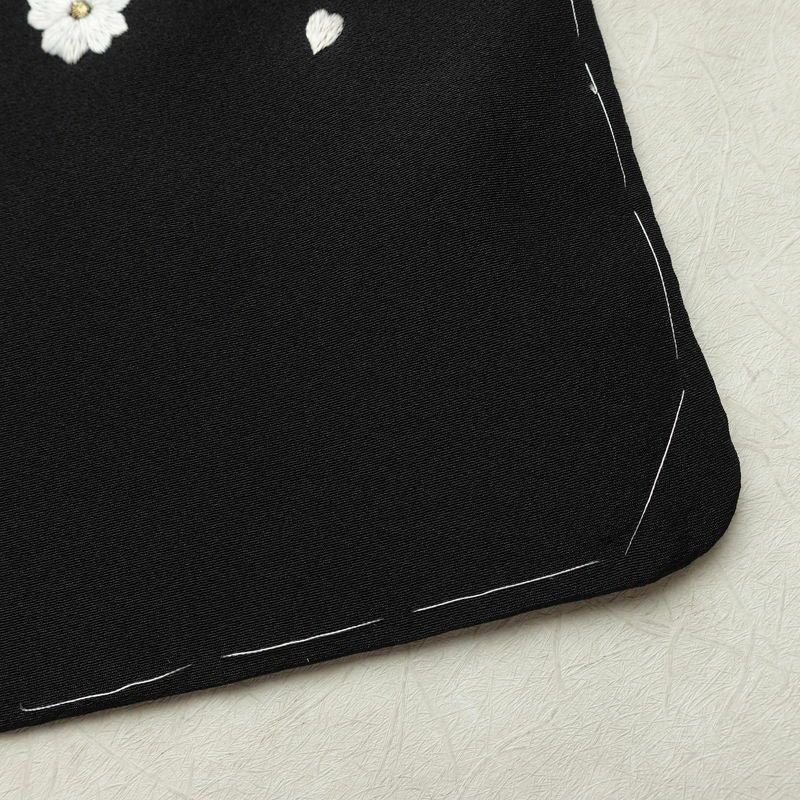 付け下げ 良品 しつけ糸付き 縮緬 正絹 古典柄 袷仕立て 身丈168.5cm 裄丈68cm リサイクル着物 着物 刺繍 箔 共八掛 卒業式 パーティー フォーマル シンプル 松 桜 黒_画像15