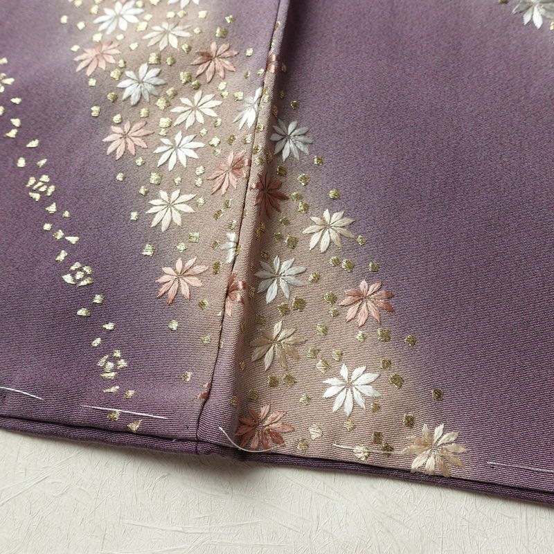 訪問着 良品 しつけ糸付き 縮緬 正絹 花柄 袷仕立て 身丈163.5cm 裄丈67.5cm リサイクル着物 着物 刺繍 卒業式 七五三 パーティー お宮参り フォーマル 洒落 紫・藤色_画像13