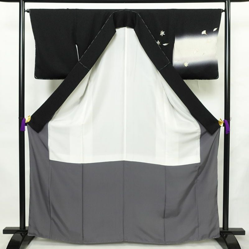 付け下げ 美品 しつけ糸付き 正絹 木の葉・植物柄 袷仕立て 身丈164cm 裄丈64.5cm リサイクル着物 着物 パーティー フォーマル モダン イチョウ 紅葉 黒_画像3