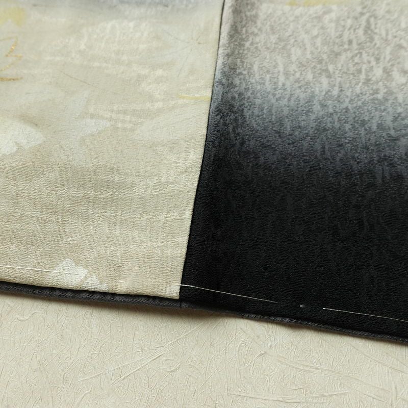 付け下げ 美品 しつけ糸付き 正絹 木の葉・植物柄 袷仕立て 身丈164cm 裄丈64.5cm リサイクル着物 着物 パーティー フォーマル モダン イチョウ 紅葉 黒_画像12