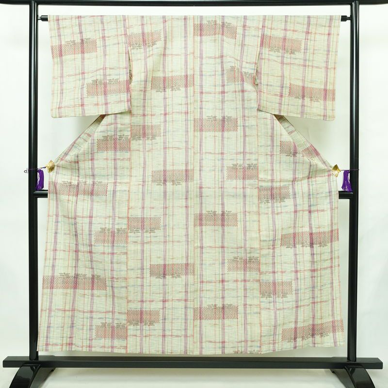 単衣 紬 バチ衿仕立て 正絹 幾何学柄・抽象柄 単衣仕立て 身丈155cm 裄丈63.5cm リサイクル着物 着物 緑・うぐいす色_画像1