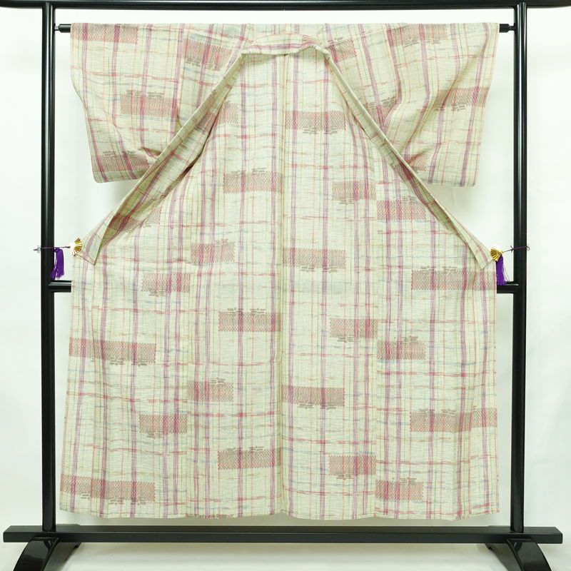 単衣 紬 バチ衿仕立て 正絹 幾何学柄・抽象柄 単衣仕立て 身丈155cm 裄丈63.5cm リサイクル着物 着物 緑・うぐいす色_画像3