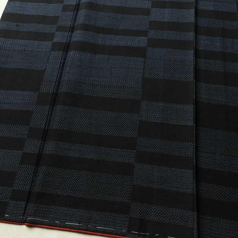紬 良品 しつけ糸付き 正絹 幾何学柄・抽象柄 袷仕立て 身丈168cm 裄丈67cm リサイクル着物 着物 モダン 青・紺_画像4